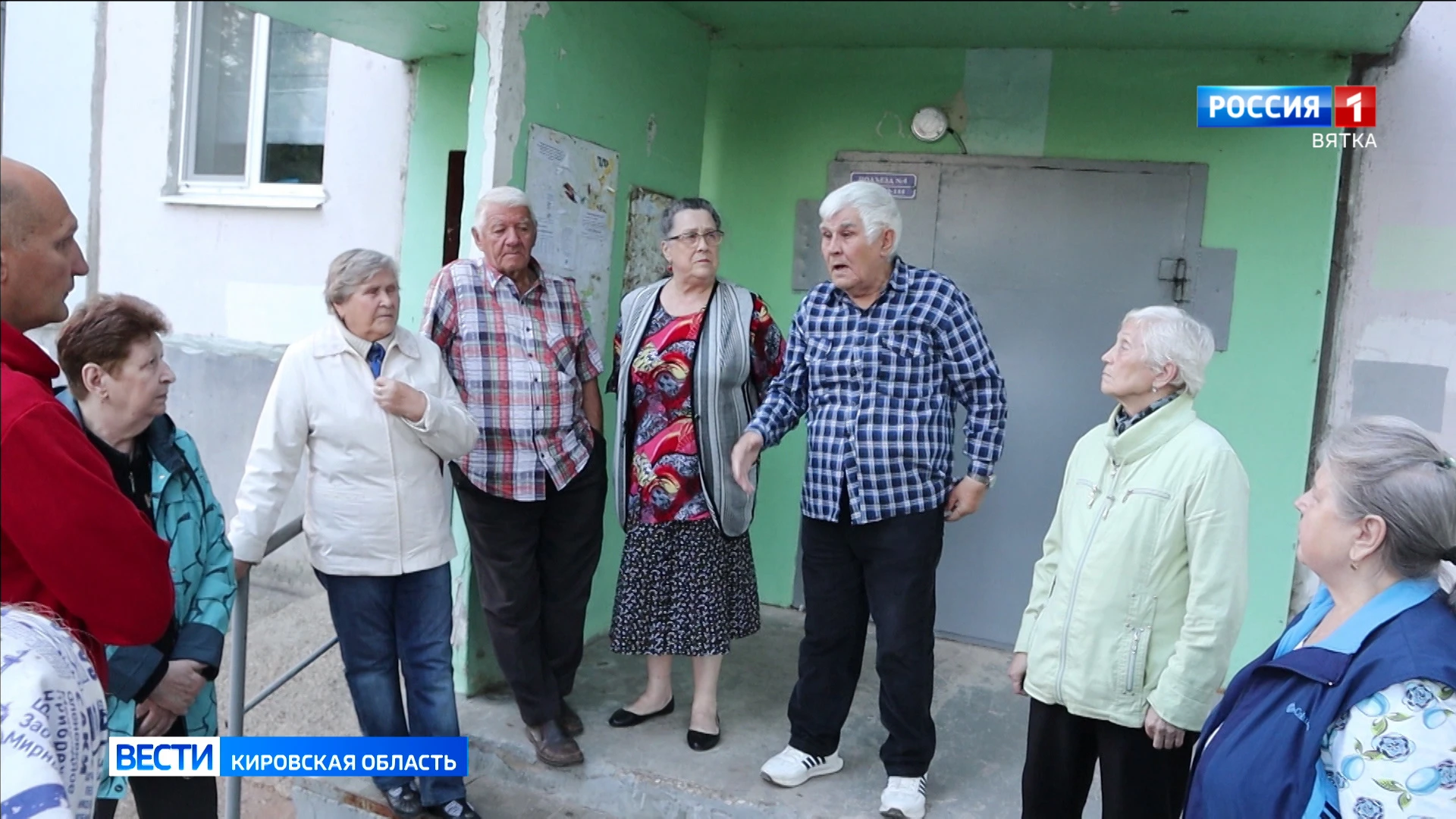 Жильцы многоэтажки на улице Чапаева города Кирова уже три месяца живут без лифта