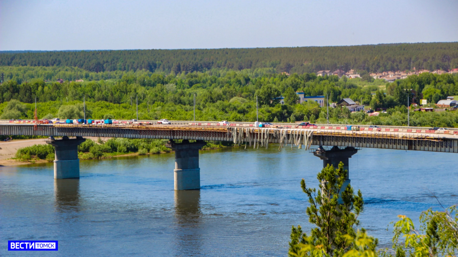 Знаки навигации для водного транспорта установили на Коммунальном мосту в Томске