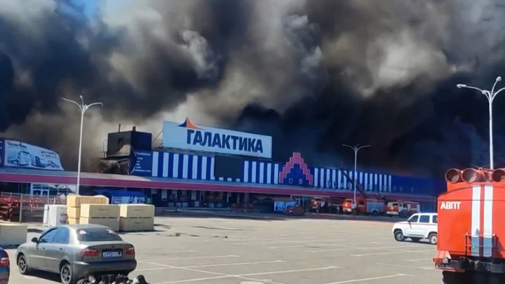 Вести в 20:00 Крупнейший гипермаркет Донецка обстреляли сразу после открытия