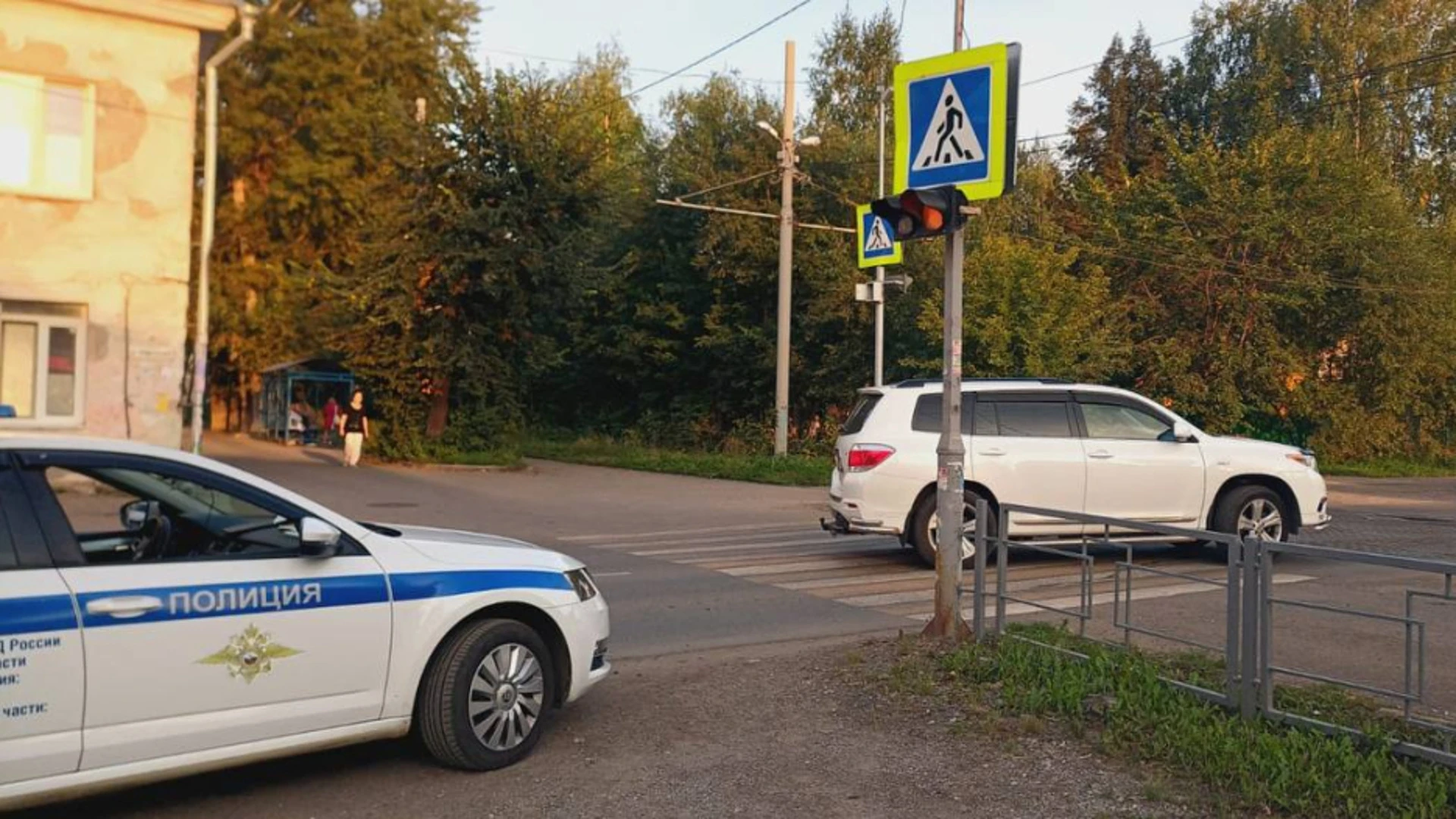 Внедорожник сбил женщину на пешеходном переходе в Томске