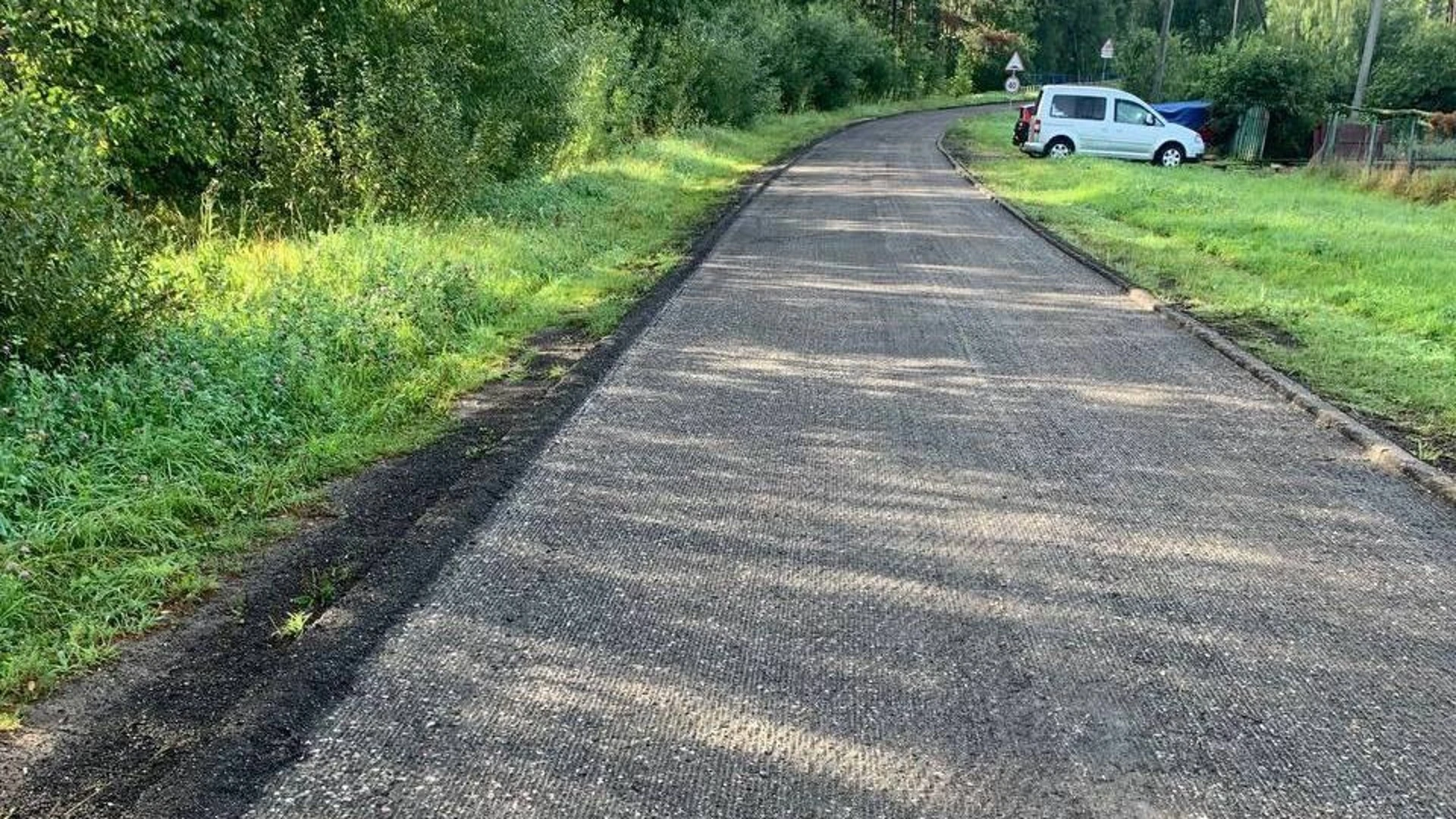 Продолжается ремонт дороги на улице Центральной в Батманах