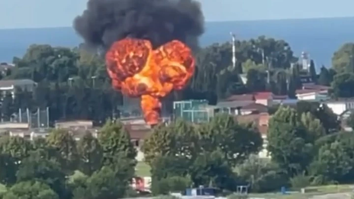 ЧП Пожар в районе сочинского аэропорта сняли на видео