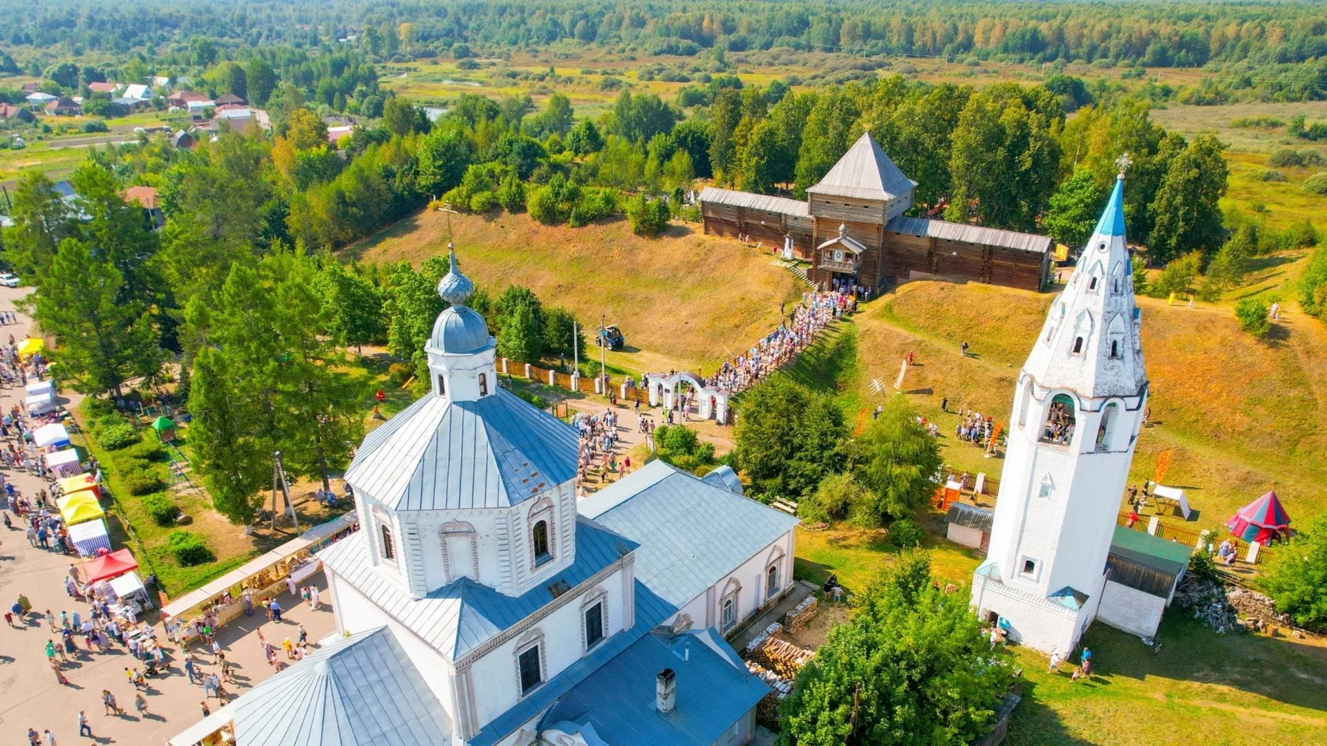 В поселке Лух Ивановской области прошел гастрономический фестиваль "Лук-Лучок"