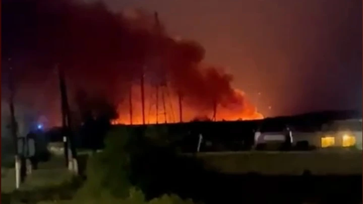 Видео из Сети Пожар на складе в Белгородской области сняли очевидцы