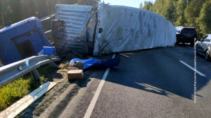 Вести Поморья Сегодня в Холмогорском районе в результате ДТП опрокинулся большегруз