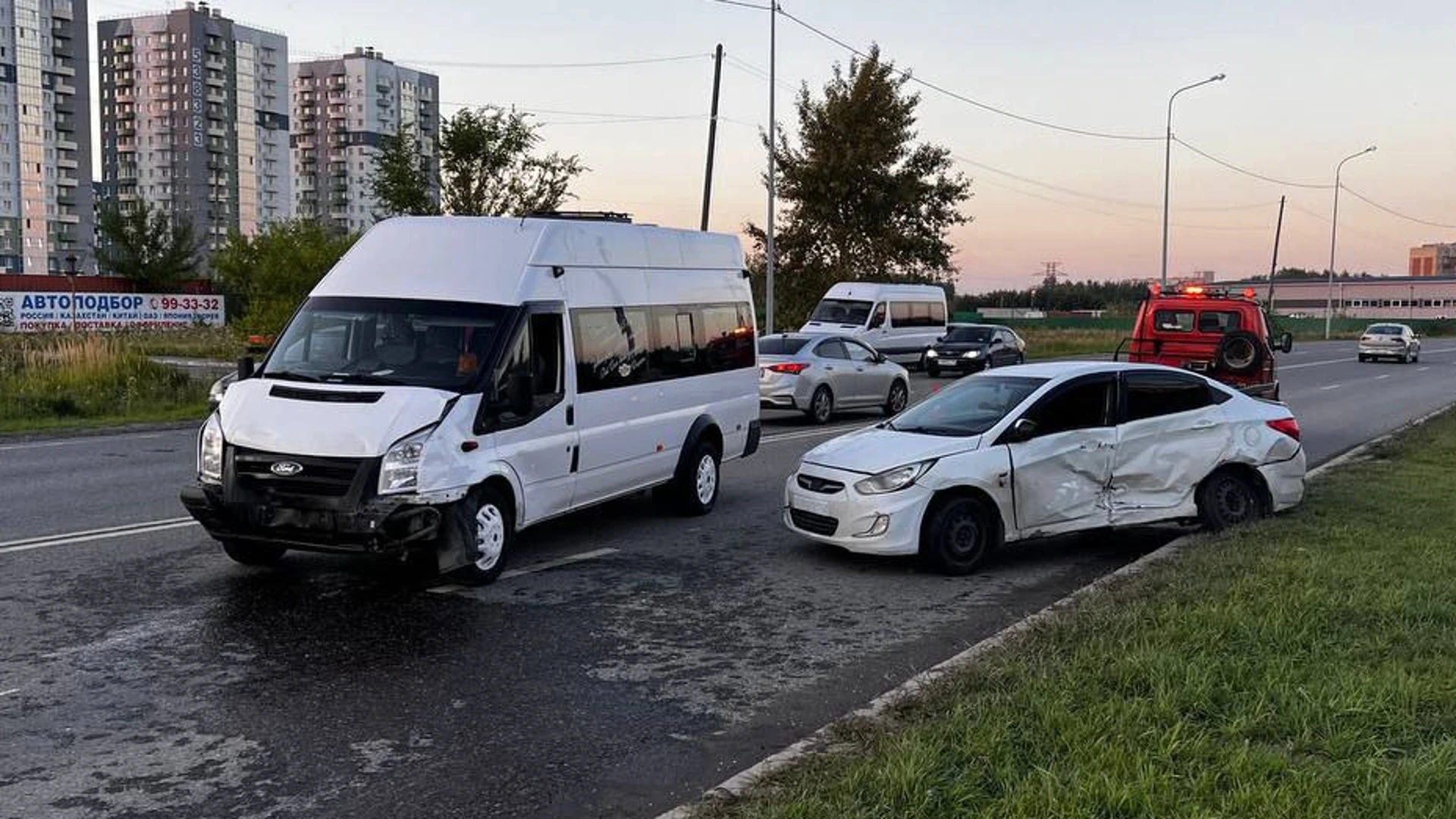 Десять человек пострадали в ДТП с микроавтобусом в Тюмени