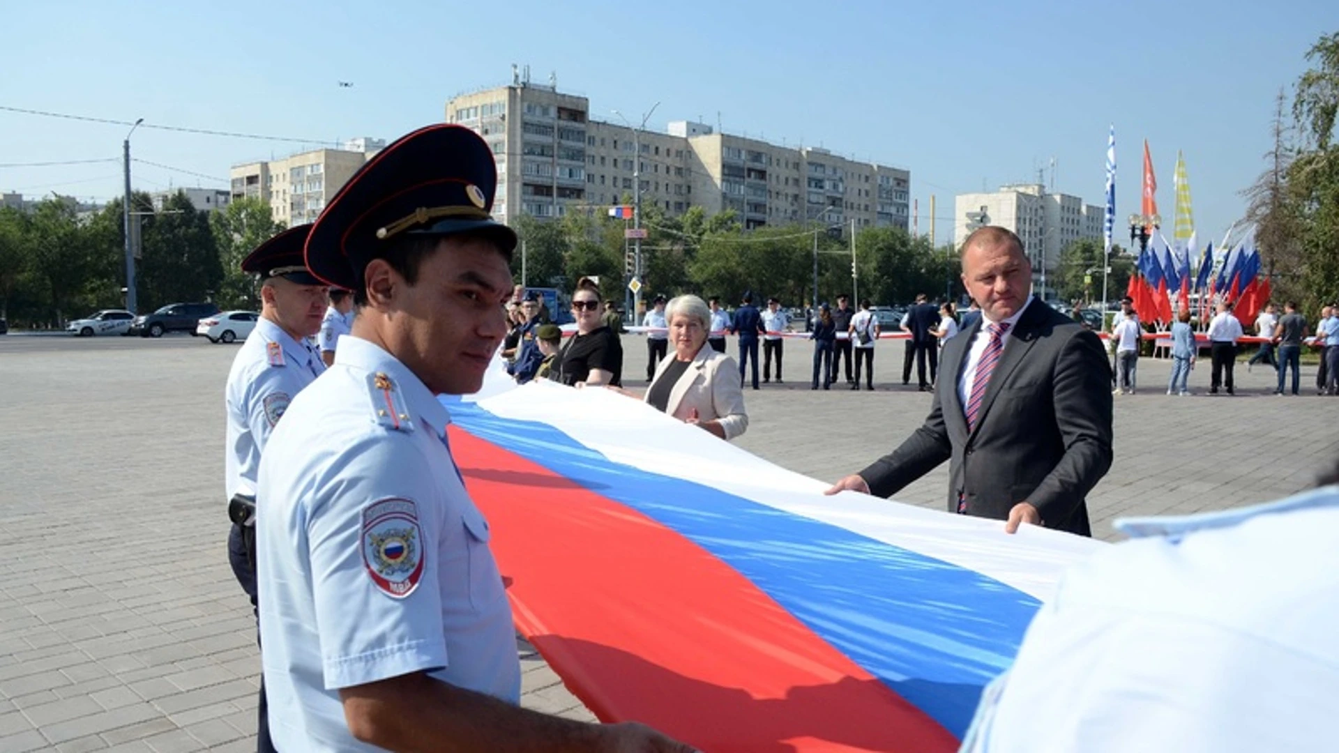 В Оренбурге отметили День государственного флага