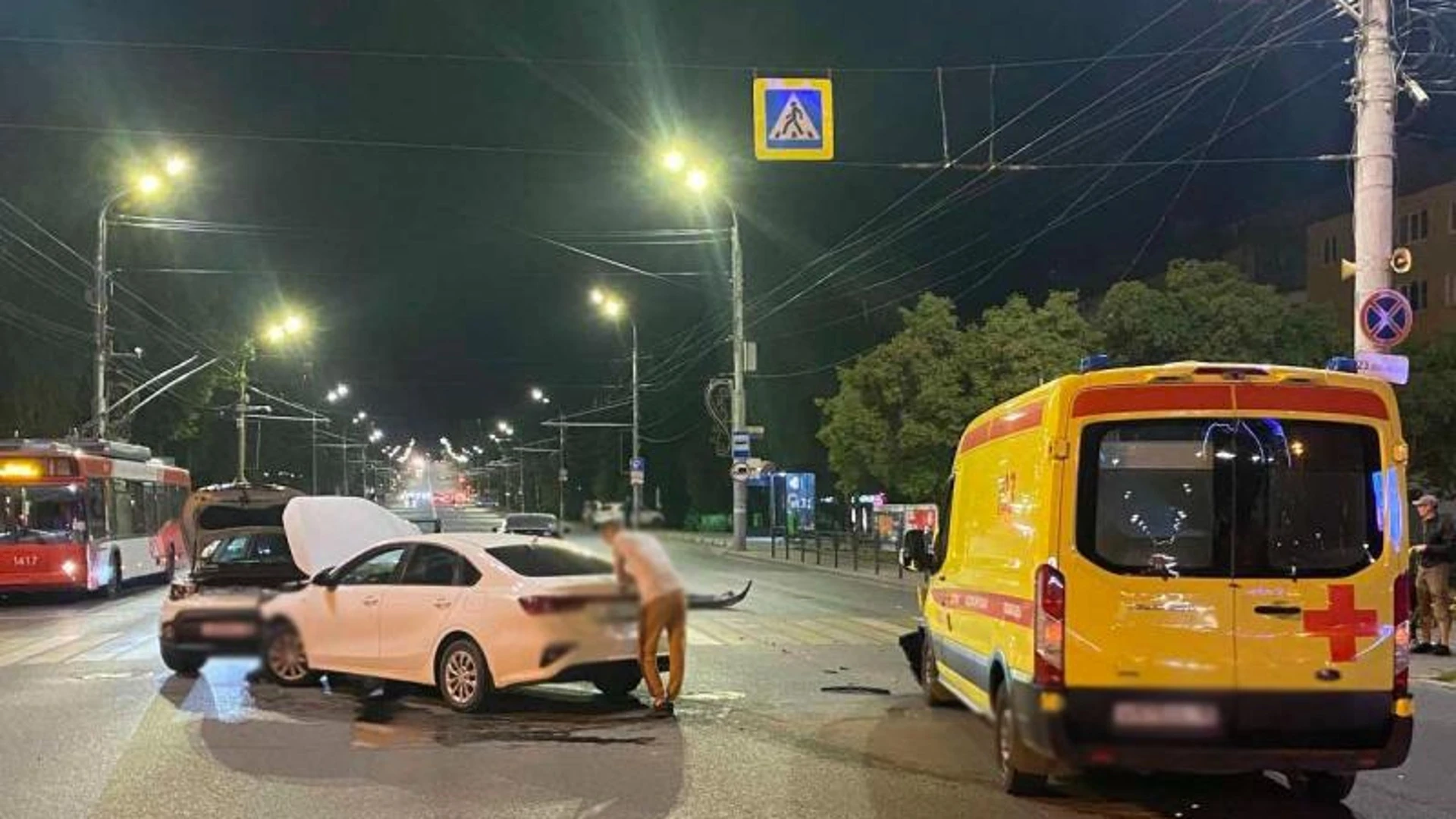 В Ижевске иномарка врезалась в реанимобиль