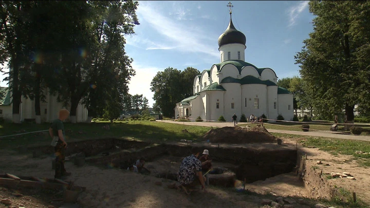 Новости культуры Специалисты экспедиции Эрмитажа ведут раскопки в Александровской слободе