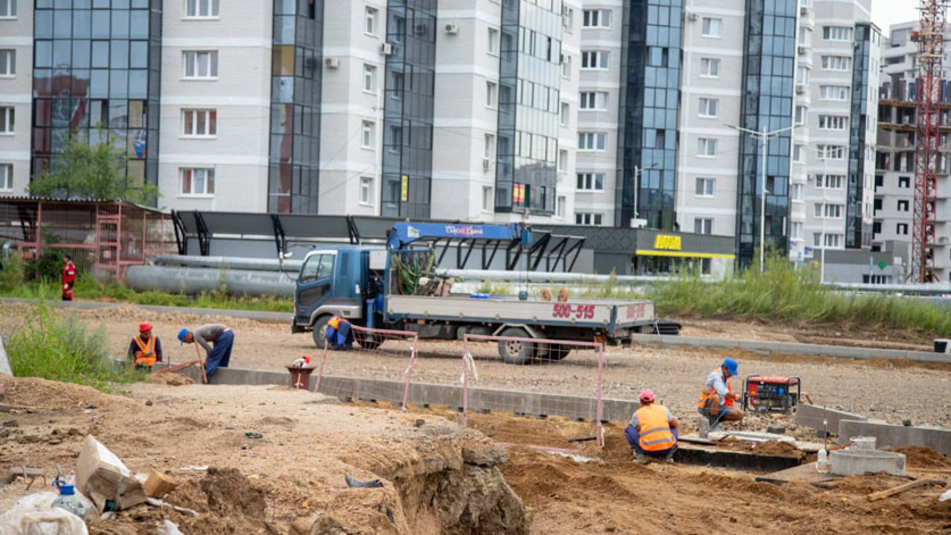 Дополнительные парковочные места появятся у самой большой школы в Благовещенске