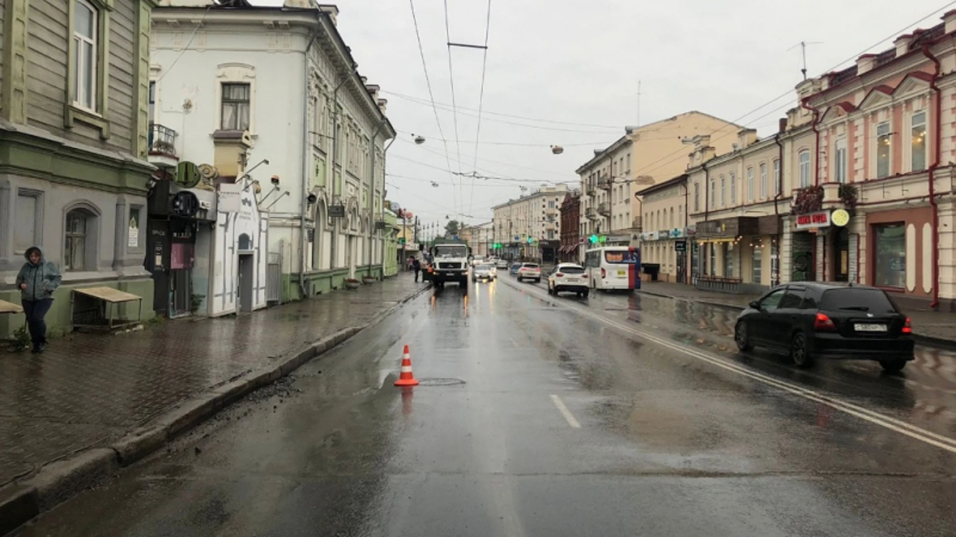 В Томске женщину увезли в больницу после падения в салоне троллейбуса