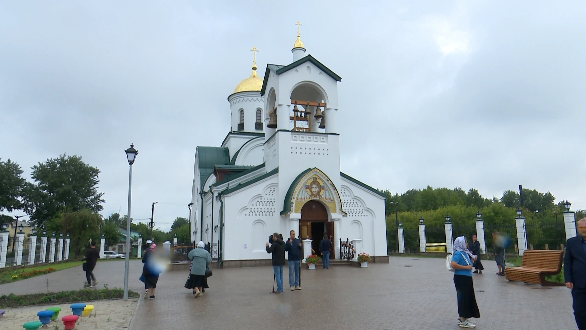 В поселке Роза освятили храм в честь великомученика Пантелеимона целителя