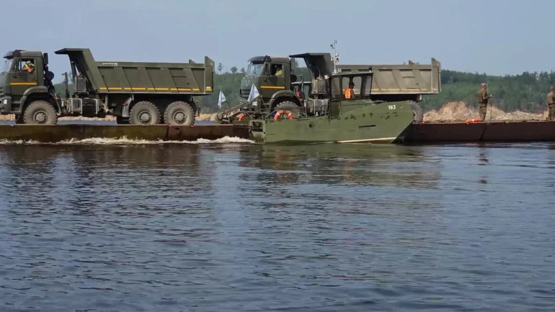 Переправа на Зейском водохранилище сокращает путь к месту реконструкции БАМа в 10 раз