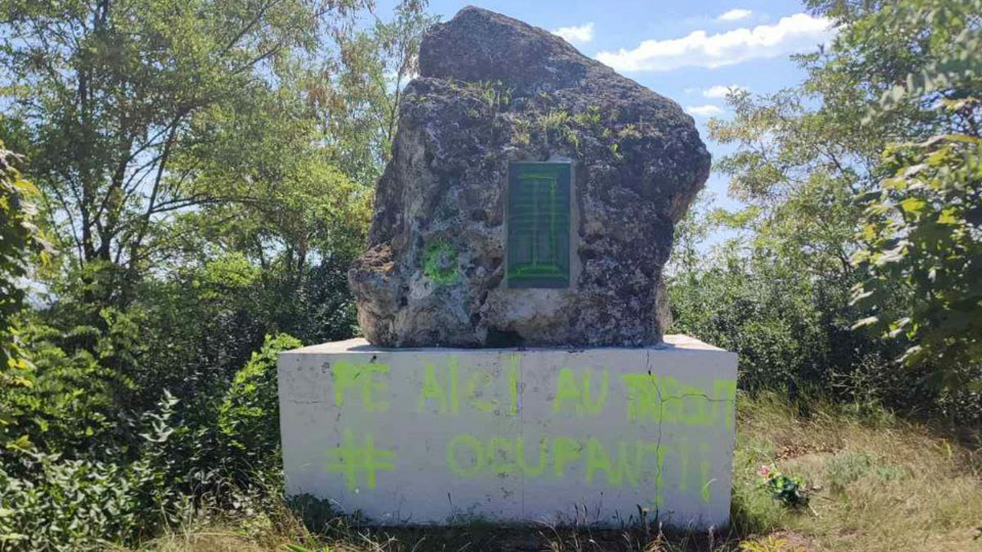 Вандалы осквернили памятник советским воинам в Молдавии