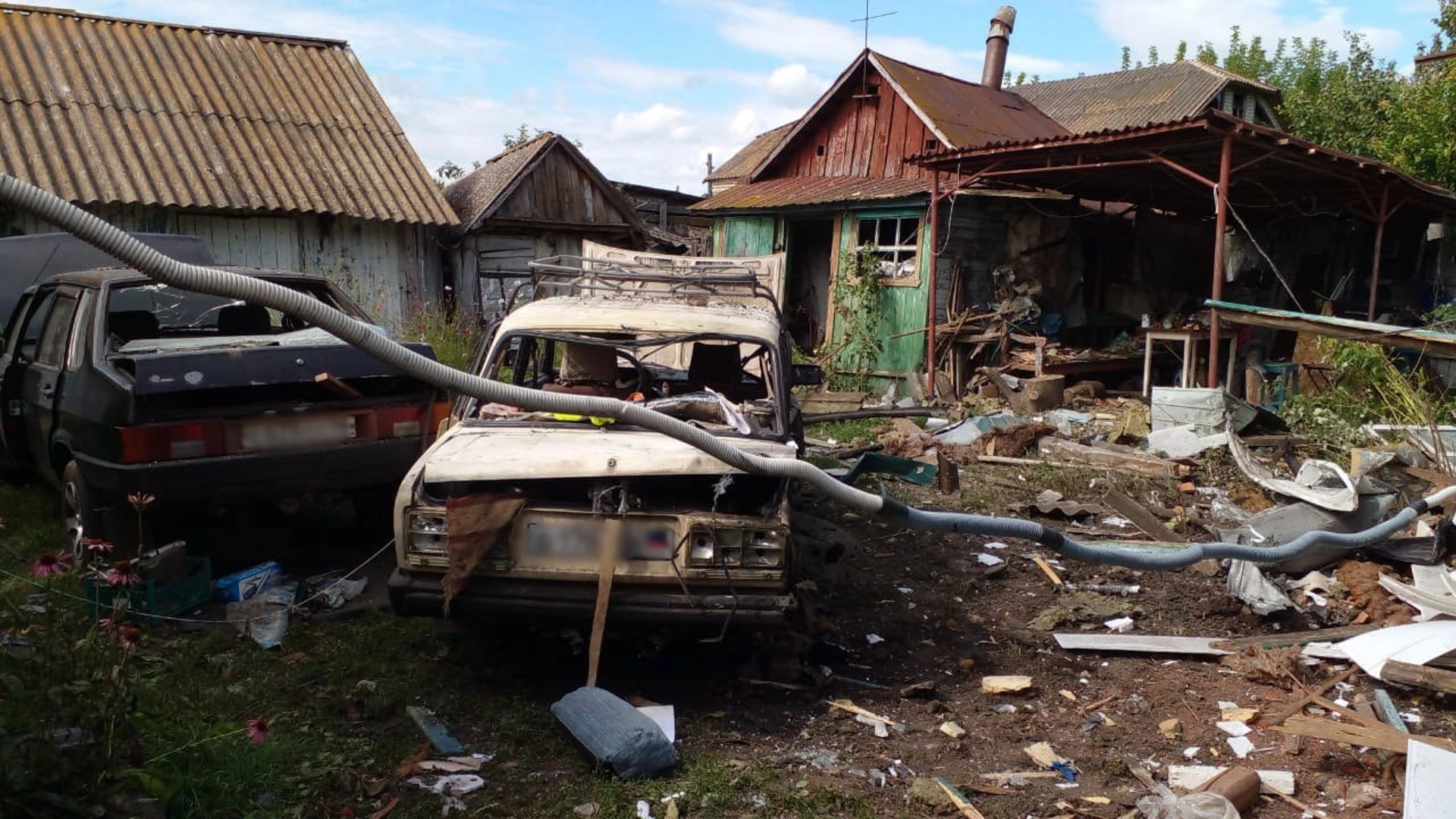 Снаряд попал в жилой дом в Курской области