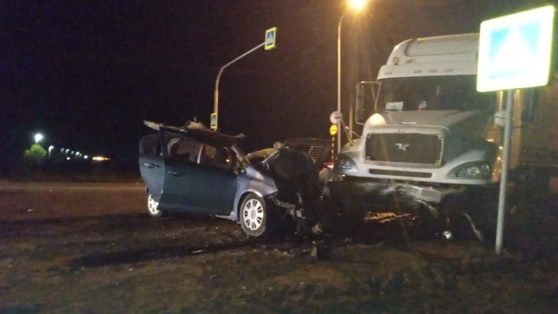 Авария с грузовиком и двумя легковушками произошла на трассе в Волжском районе