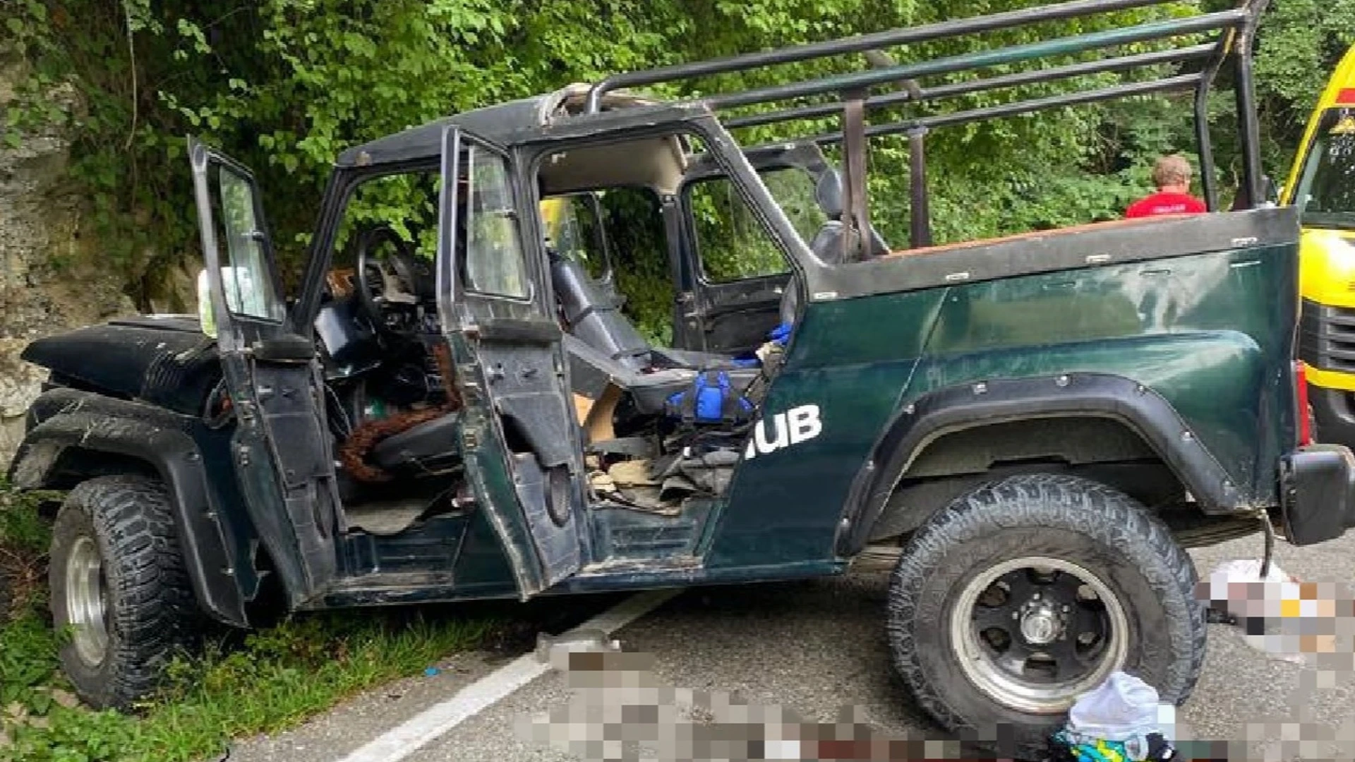 Девять человек пострадали в ДТП с туристическим внедорожником в Сочи