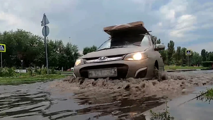 Вести в 20:00 В Нижнем Новгороде машины не ехали, а плыли