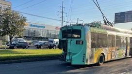 В массовом ДТП с троллейбусом в Калининграде пострадали два человека