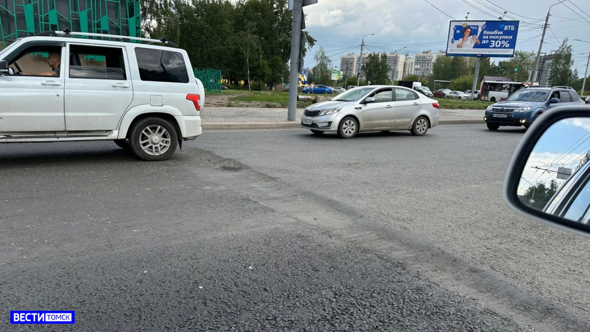 Дорожное полотно на участке улицы Красноармейской в Томске выровнят к середине августа