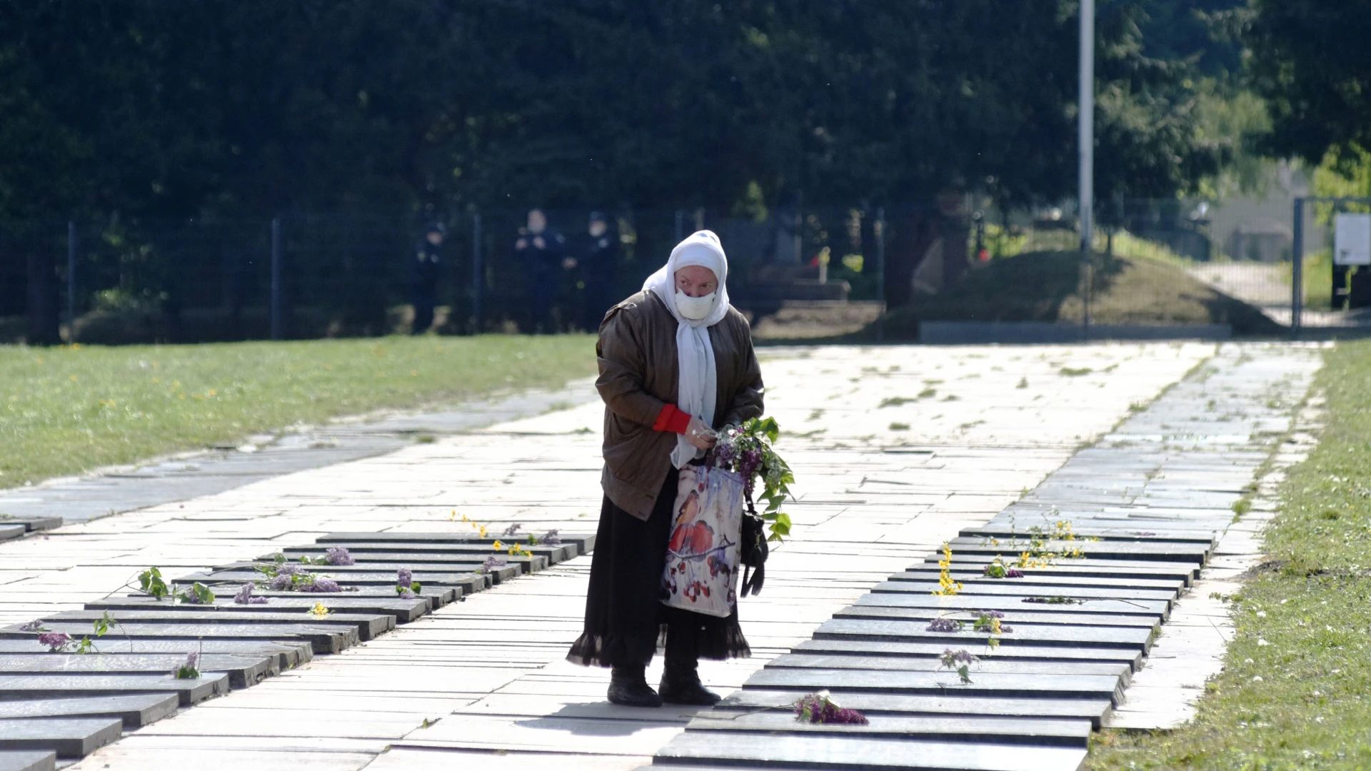 Во Львове эксгумировали останки сотен советских воинов