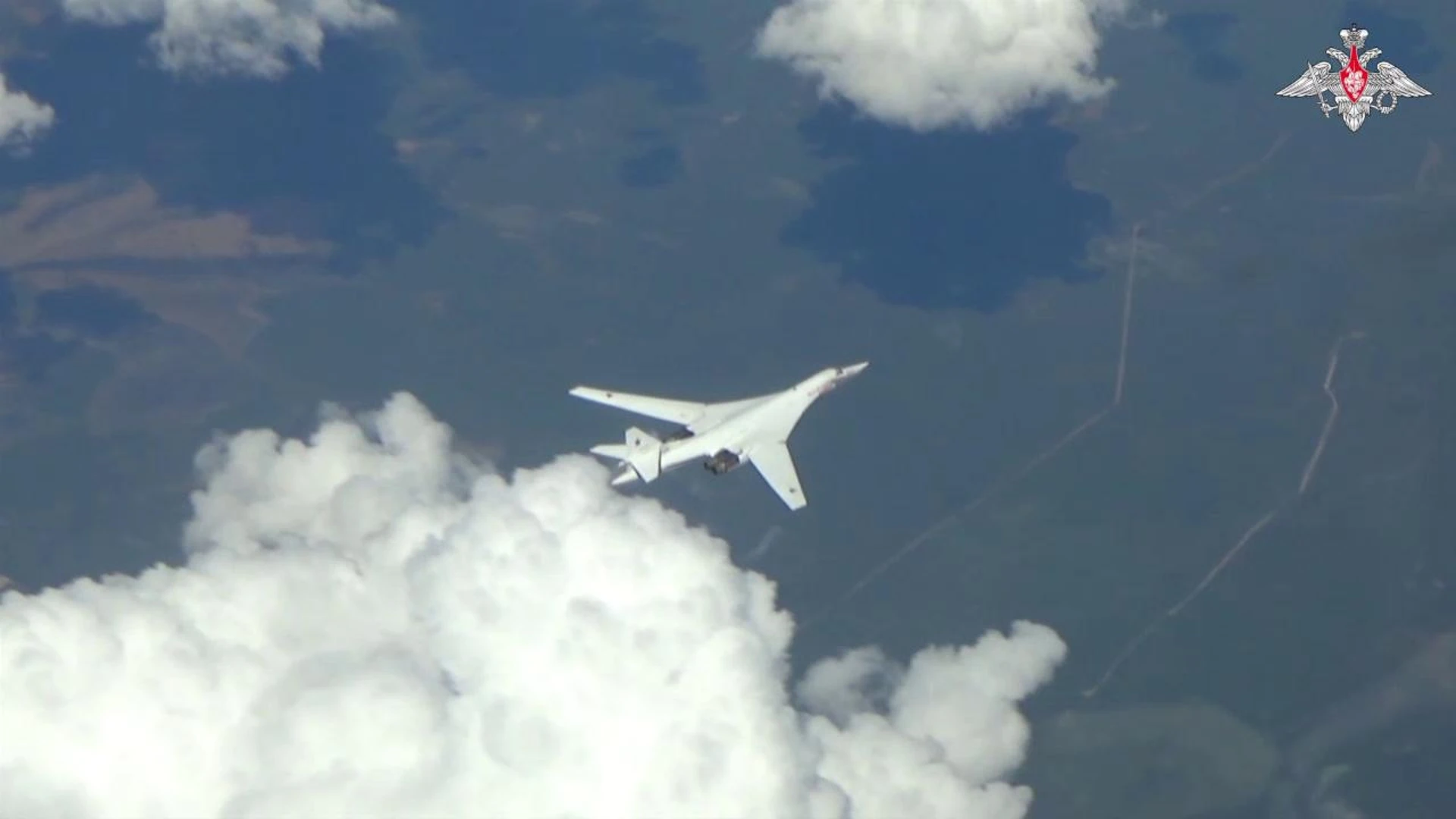 Два ракетоносца Ту-160 выполнили плановый полет над нейтральными водами акватории Баренцева моря