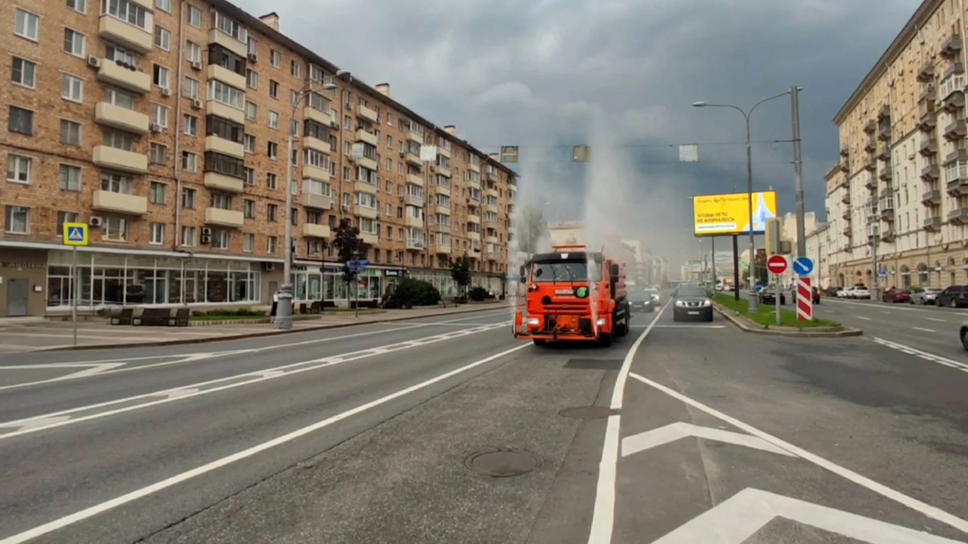 Москву усиленно поливают из-за аномальной жары