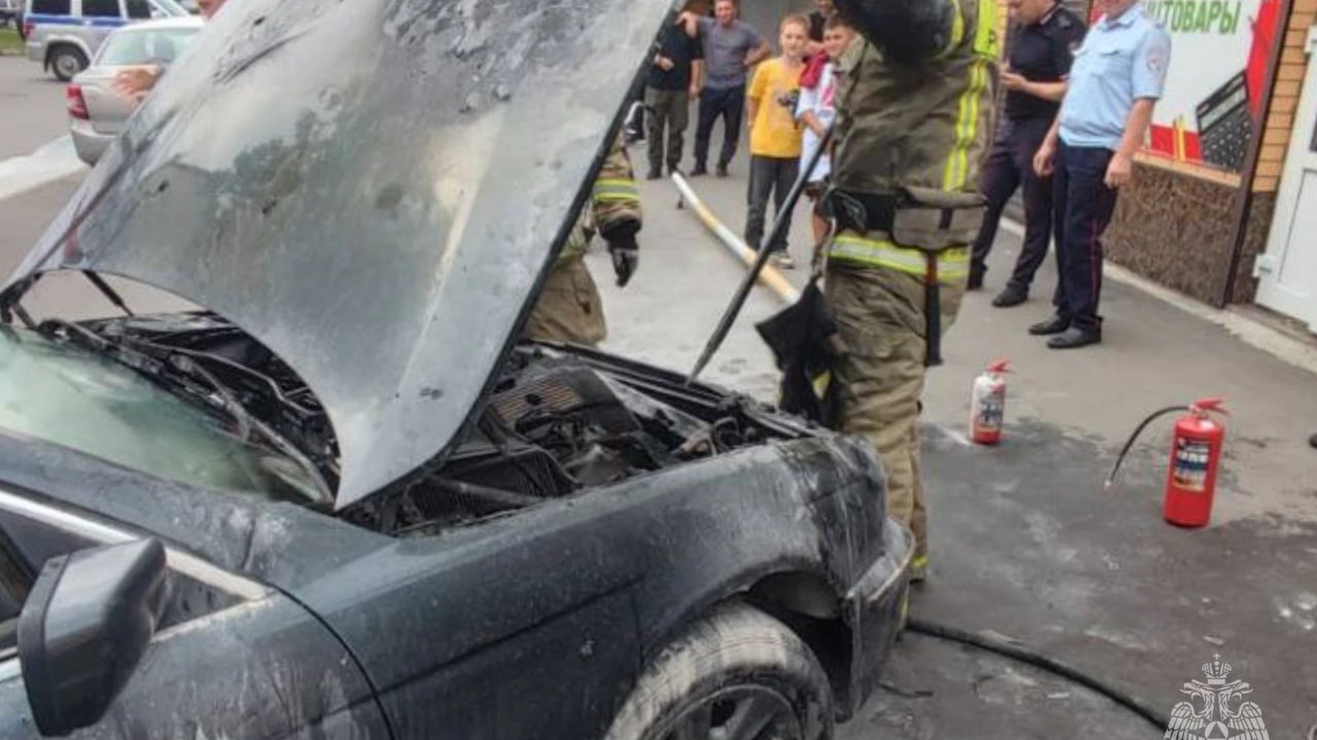 Североосетинские огнеборцы ликвидировали возгорание автомобиля во Владикавказе