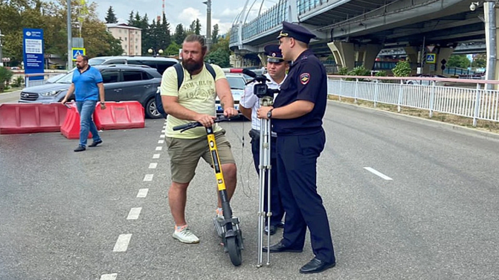 В Сочи установили дорожные знаки, которые запрещают движение на электросамокатах