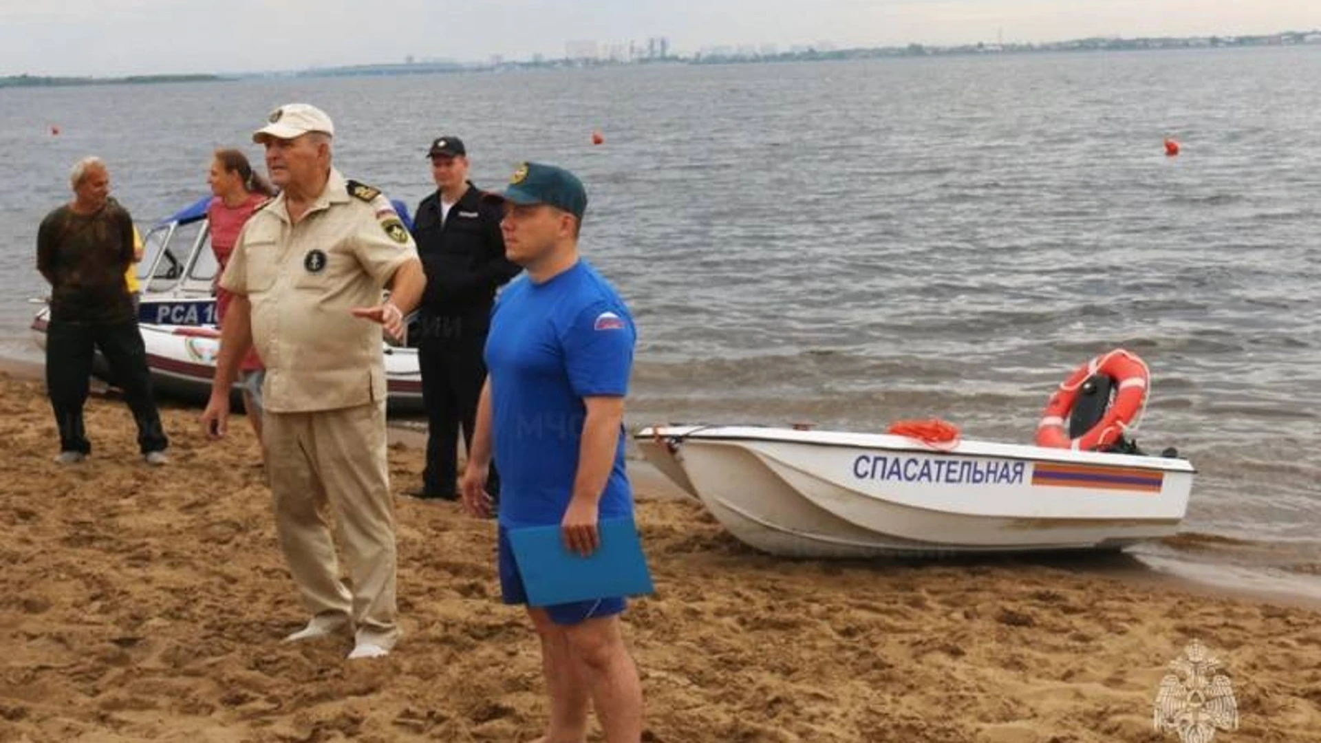 На городском пляже Саратова прошел мастер-класс по безопасному поведению на воде и оказанию первой помощи