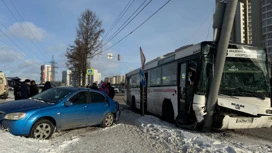 В ДТП с автобусом в Красноярске пострадали семь человек