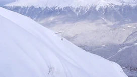 Dans les montagnes de Sotchi à la recherche d'un touriste disparu après l'avalanche