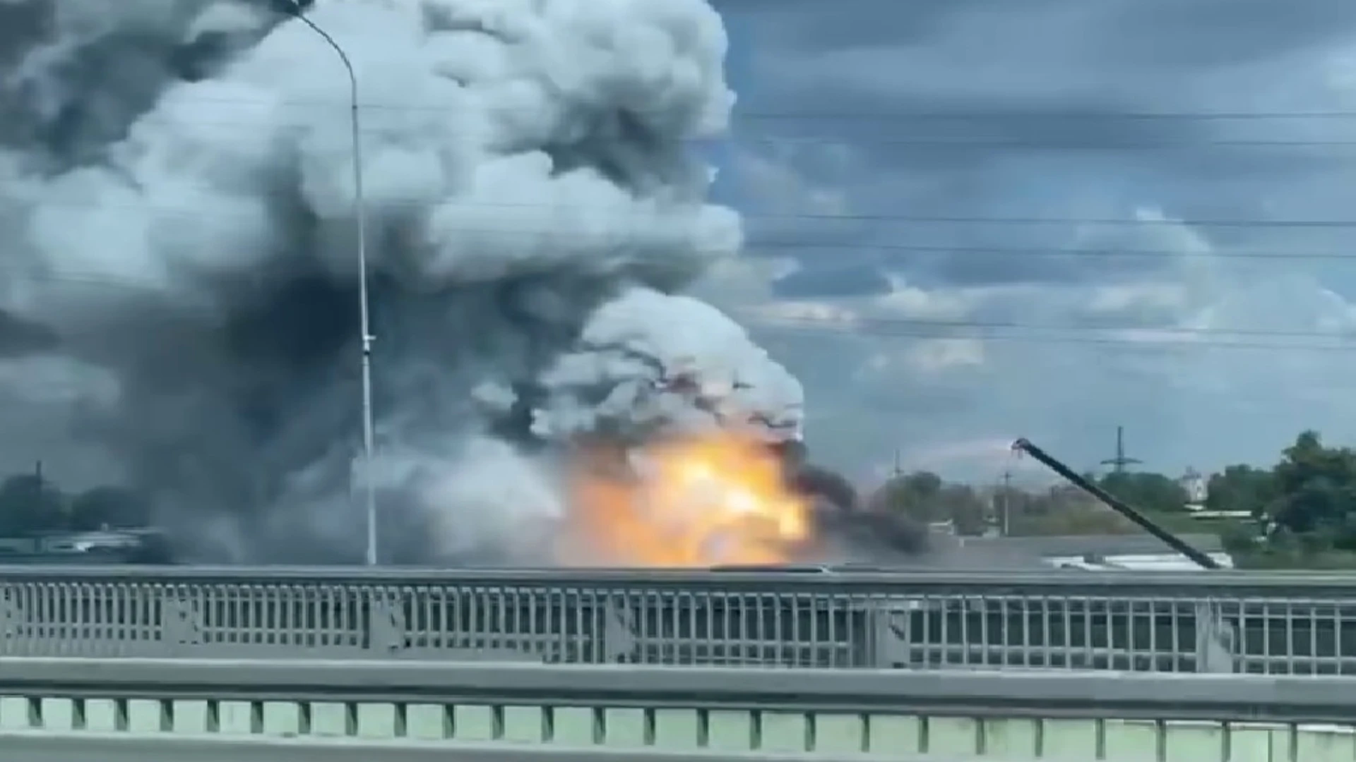 Появилось видео мощного пожара в Подмосковье