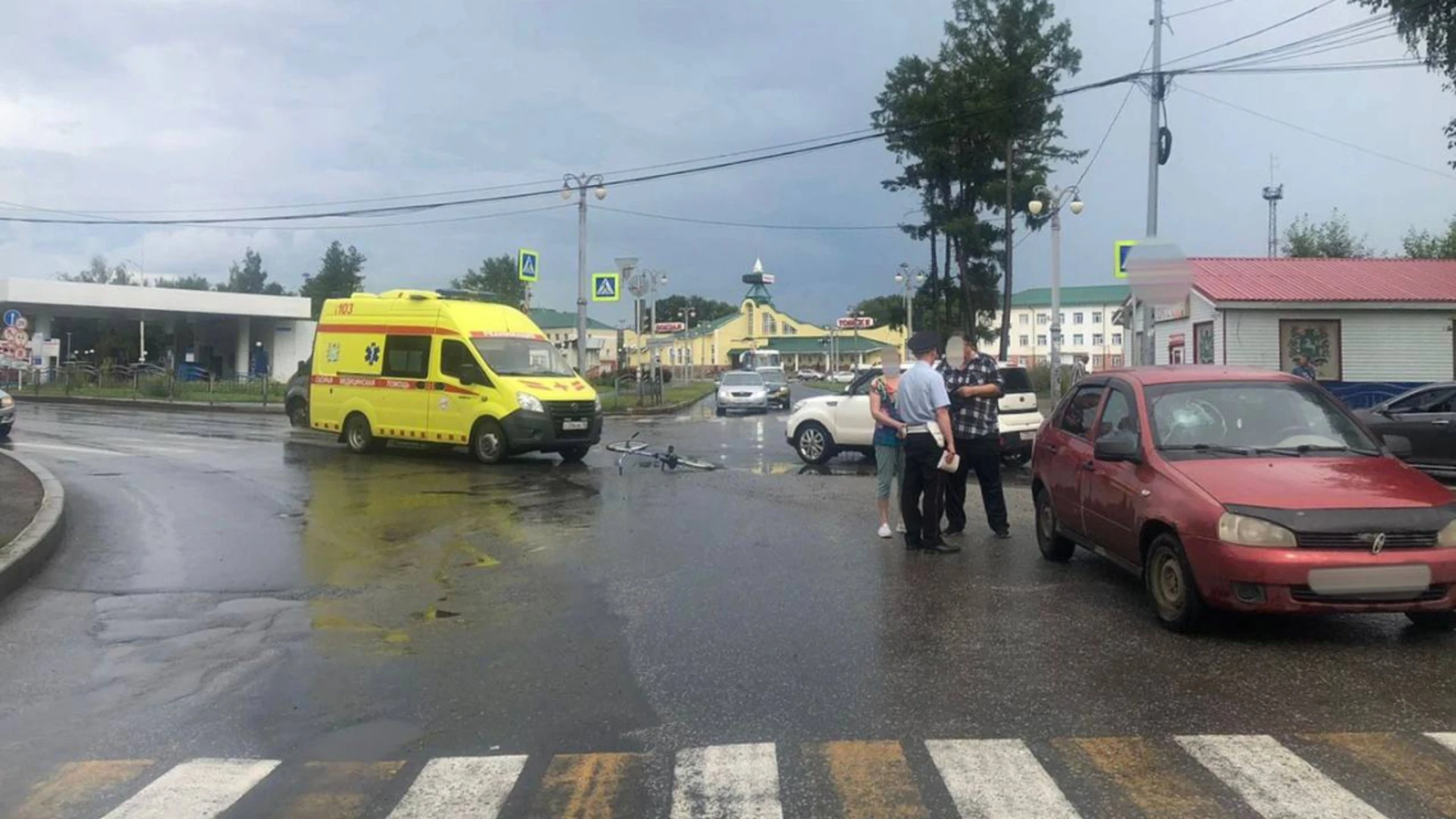 Автомобиль сбил мальчика на велосипеде на улице Вокзальной в Томске