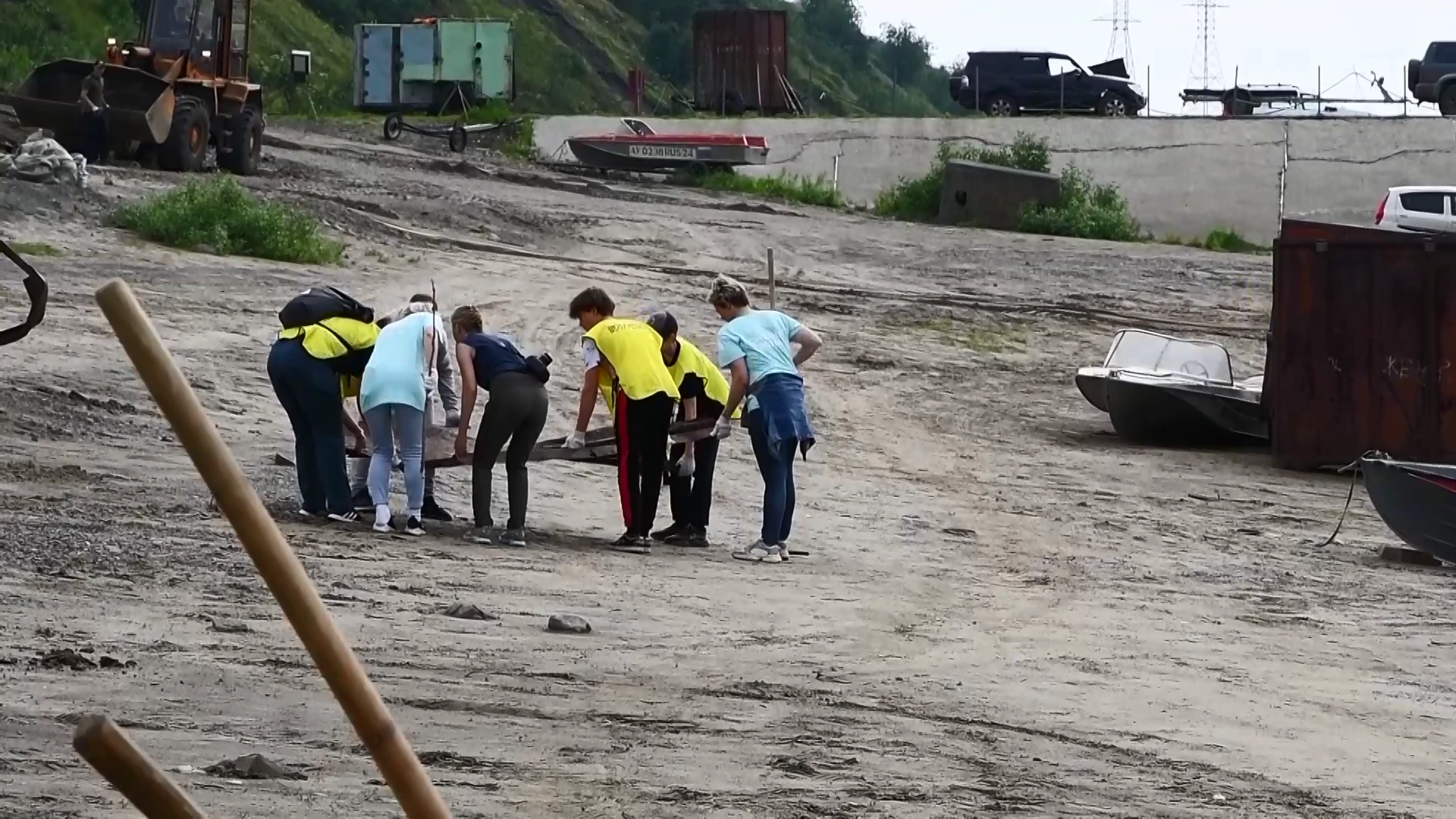 Волонтеры из Дудинки и Норильска привели в порядок берег Енисея