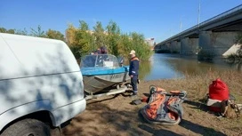 Водолазы продолжают искать тело утонувшего мальчика в реке Урал в Оренбурге