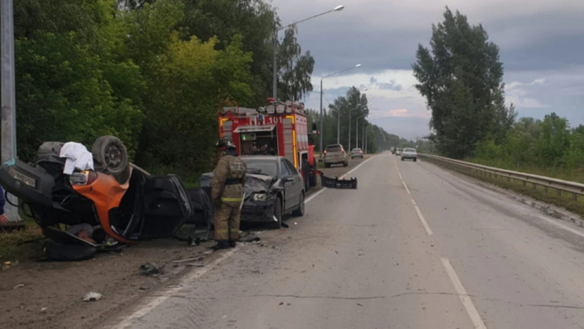 Под Новосибирском водитель каршерингового автомобиля и два пассажира погибли в жутком ДТП