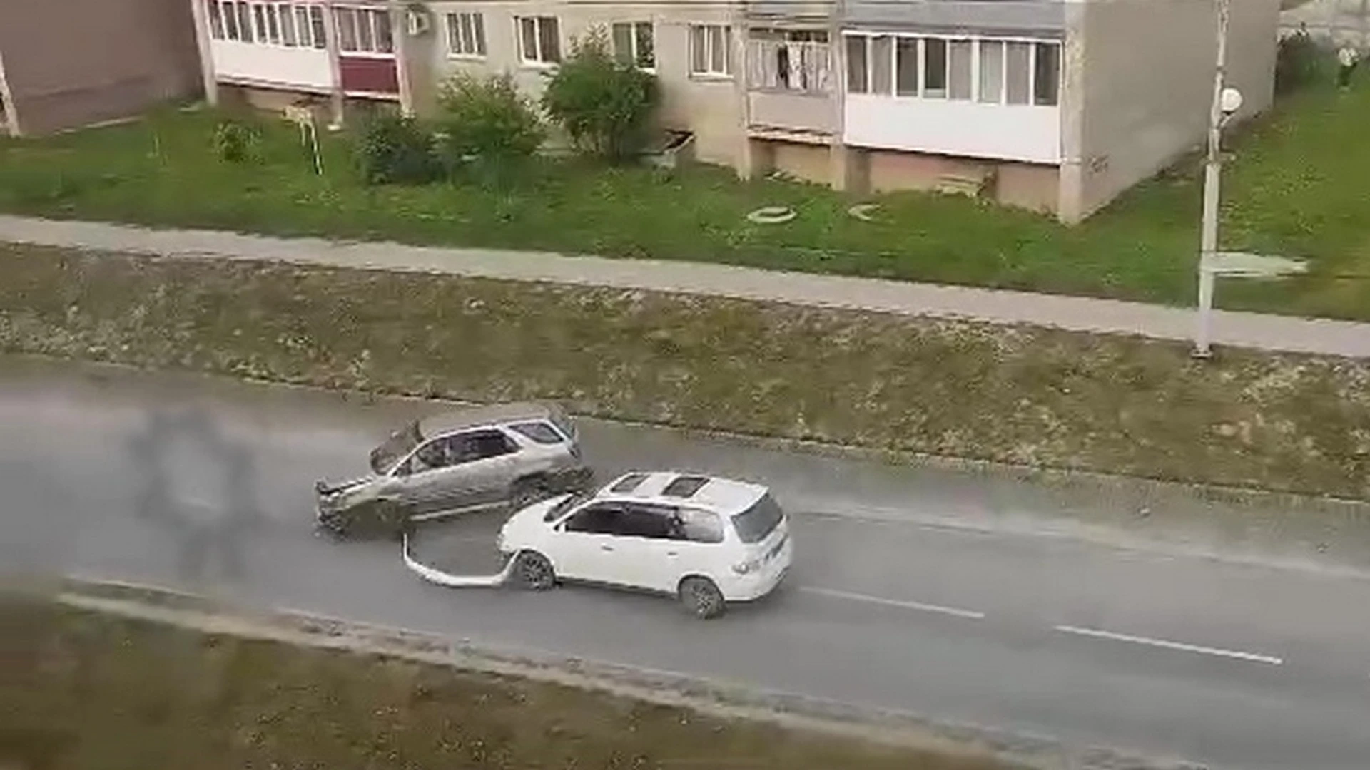 На Сахалине полиция разбирается в причинах драки, повлекшей ДТП и стрельбу