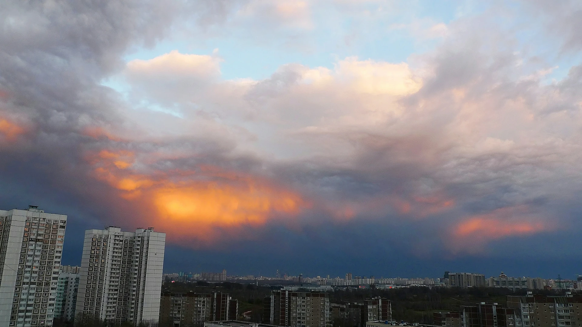 МЧС предупредило москвичей о грозе