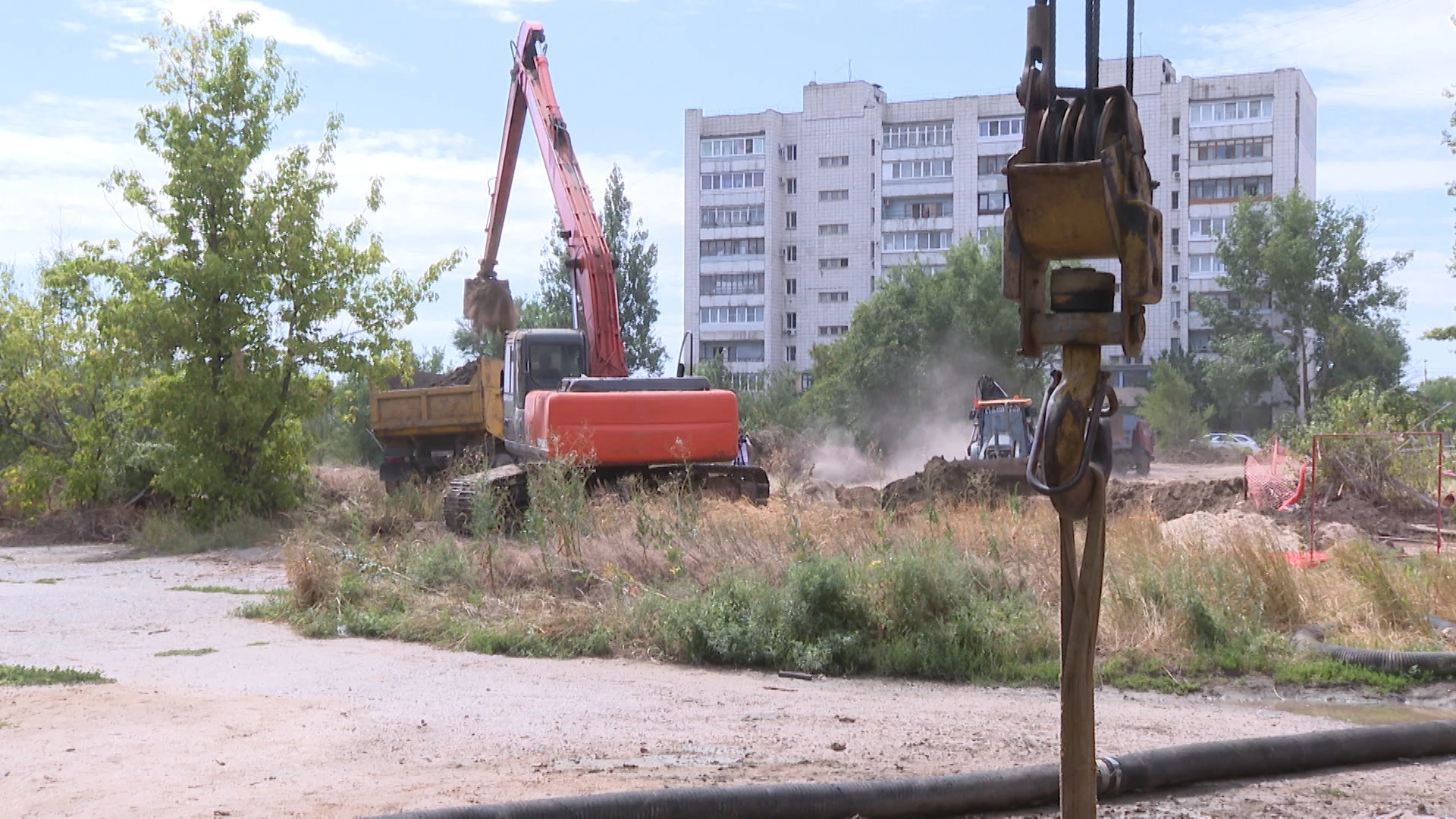 В Кировском районе Волгограда завершается первый этап ремонта канализационного коллектора