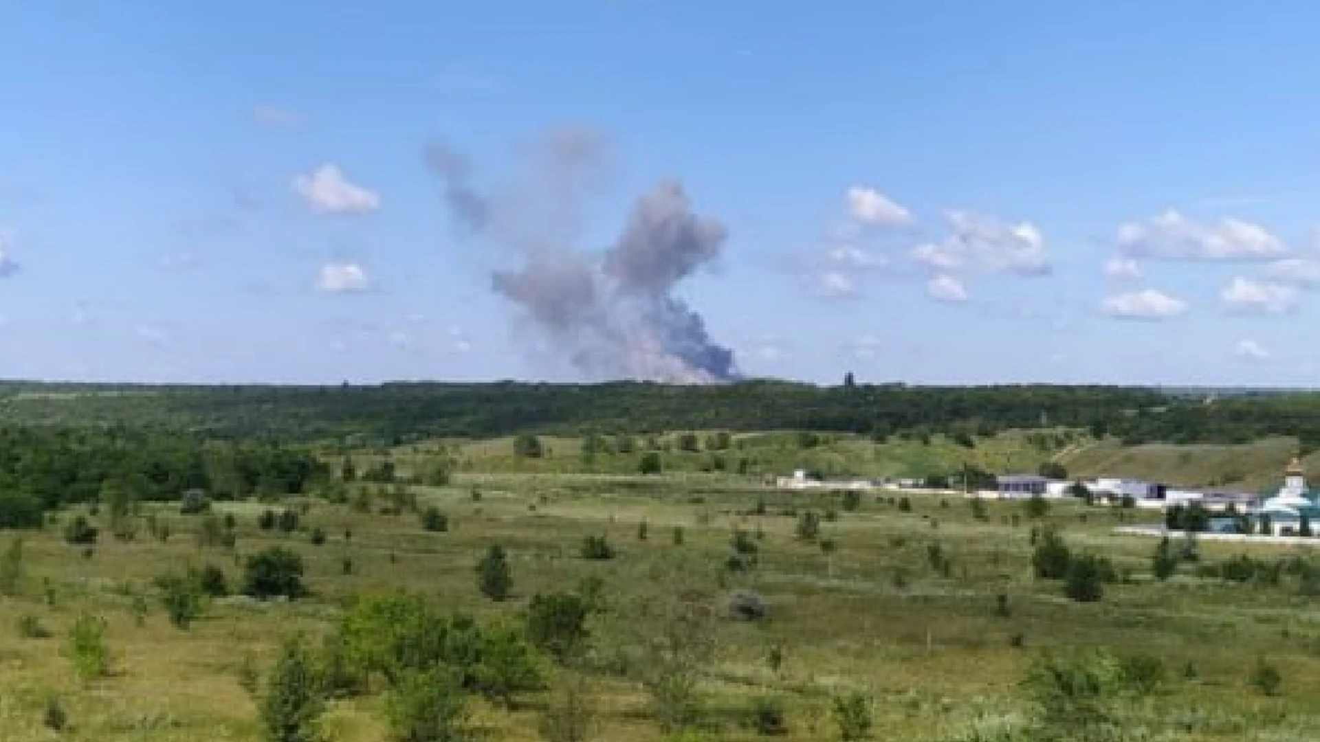 Удар по Луганску пришелся в район склада с взрывчаткой