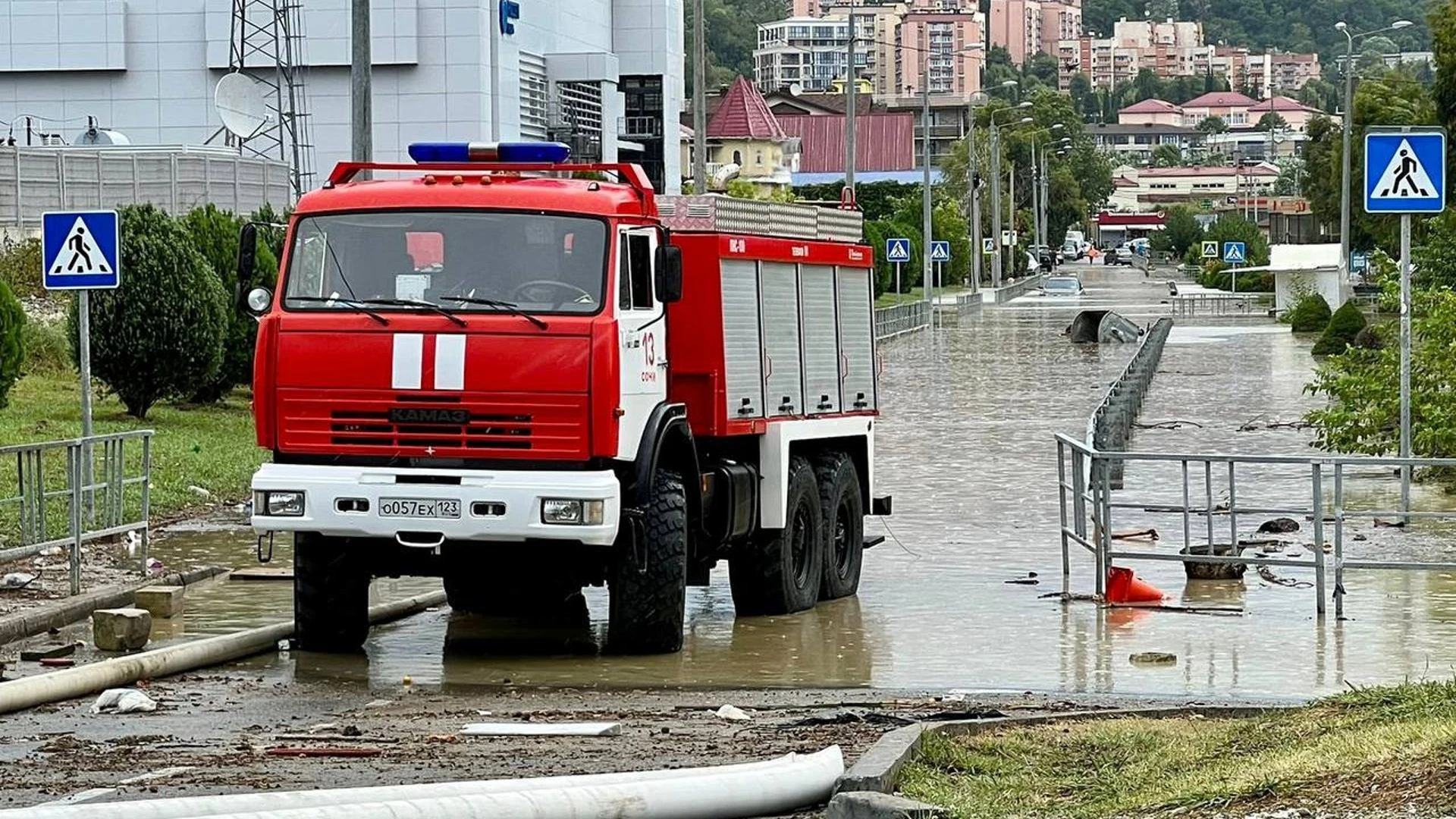 В Сочи продолжают эвакуировать людей