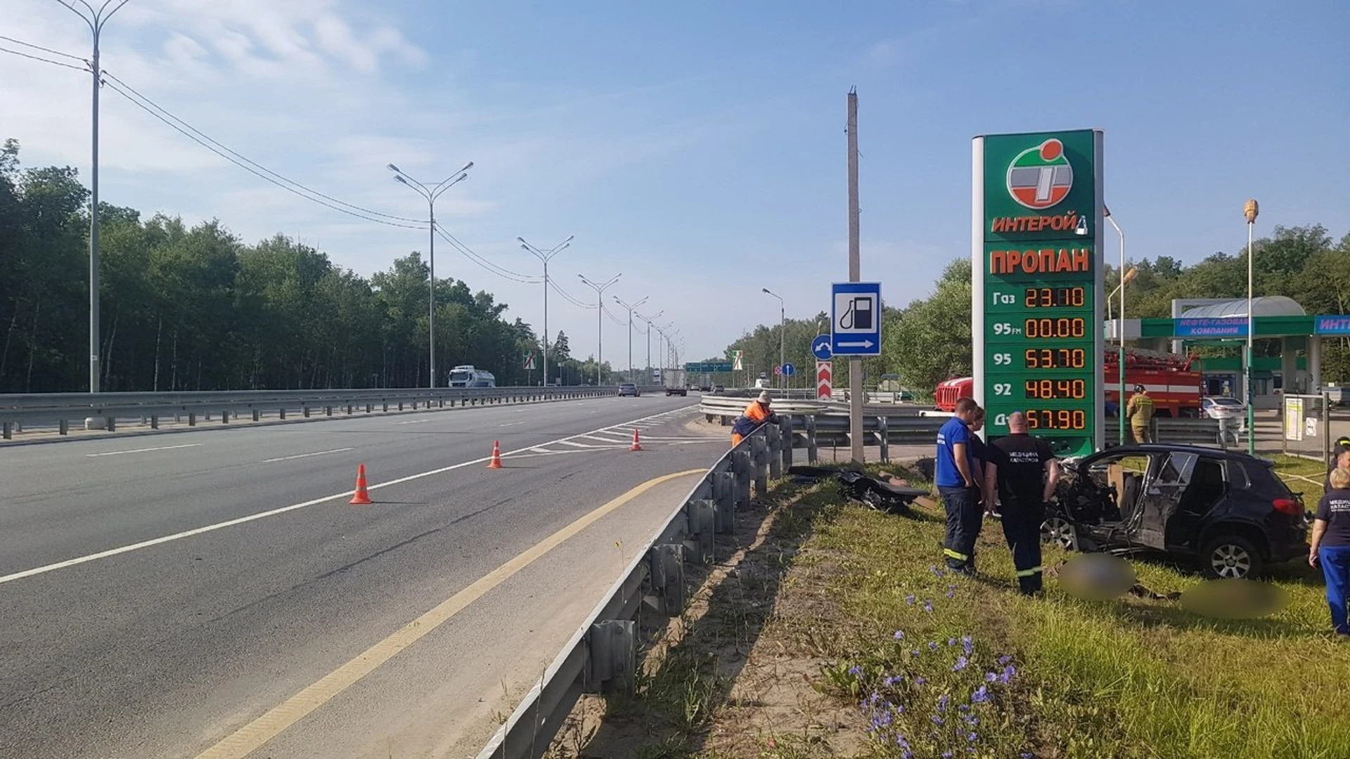 Три человека погибли в столкновении с опорой АЗС в Подмосковье