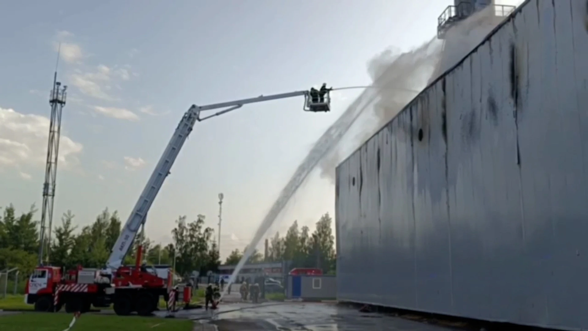 Крупный пожар произошел в окрестностях Великого Новгорода