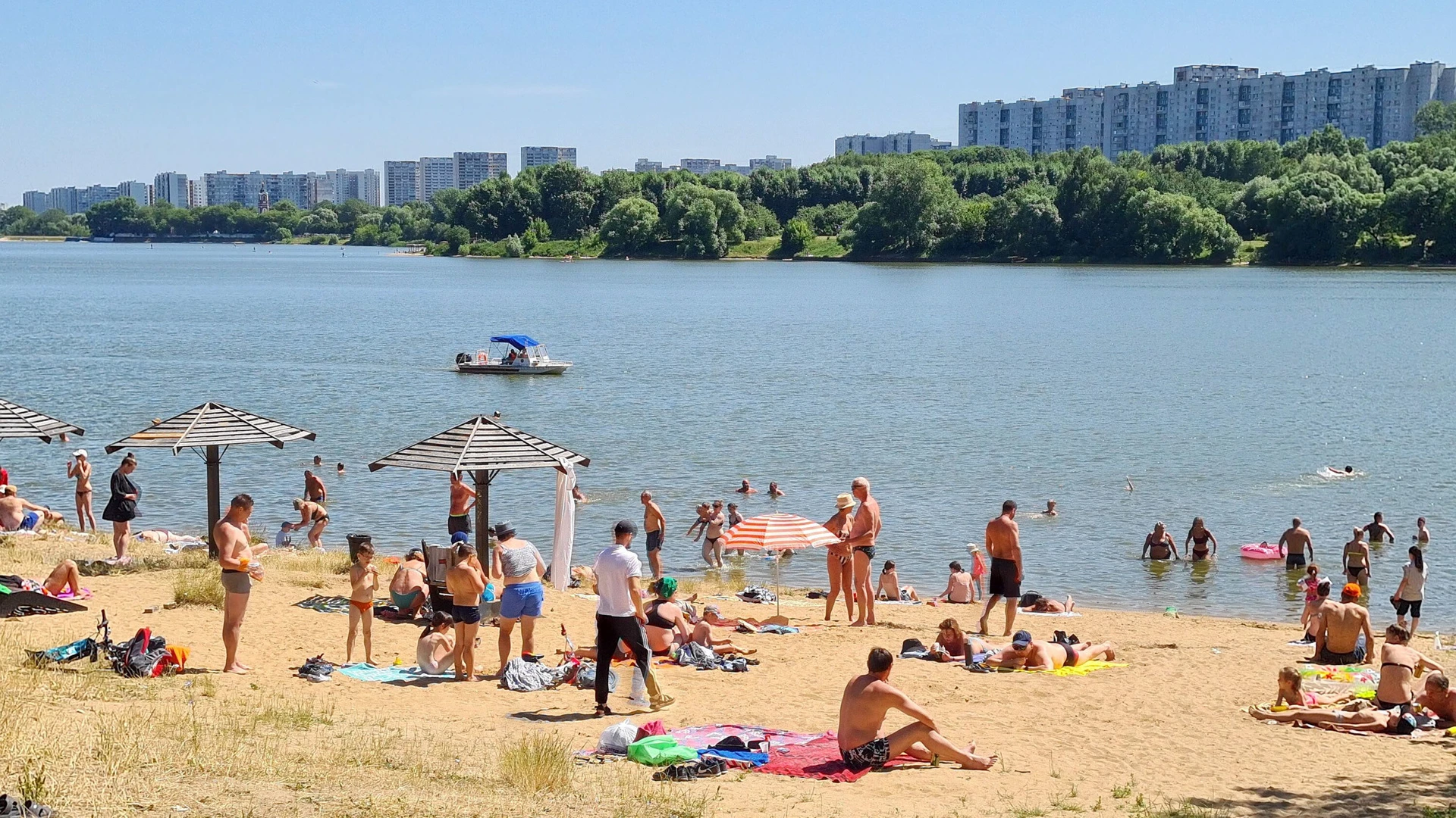 Гребень азорского антициклона принес в Москву +27