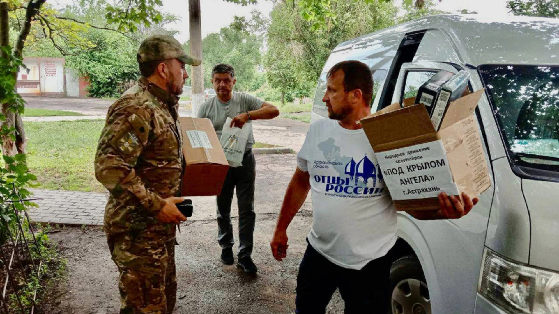 Астраханским контрактникам в ДНР доставили новую партию гуманитарного груза