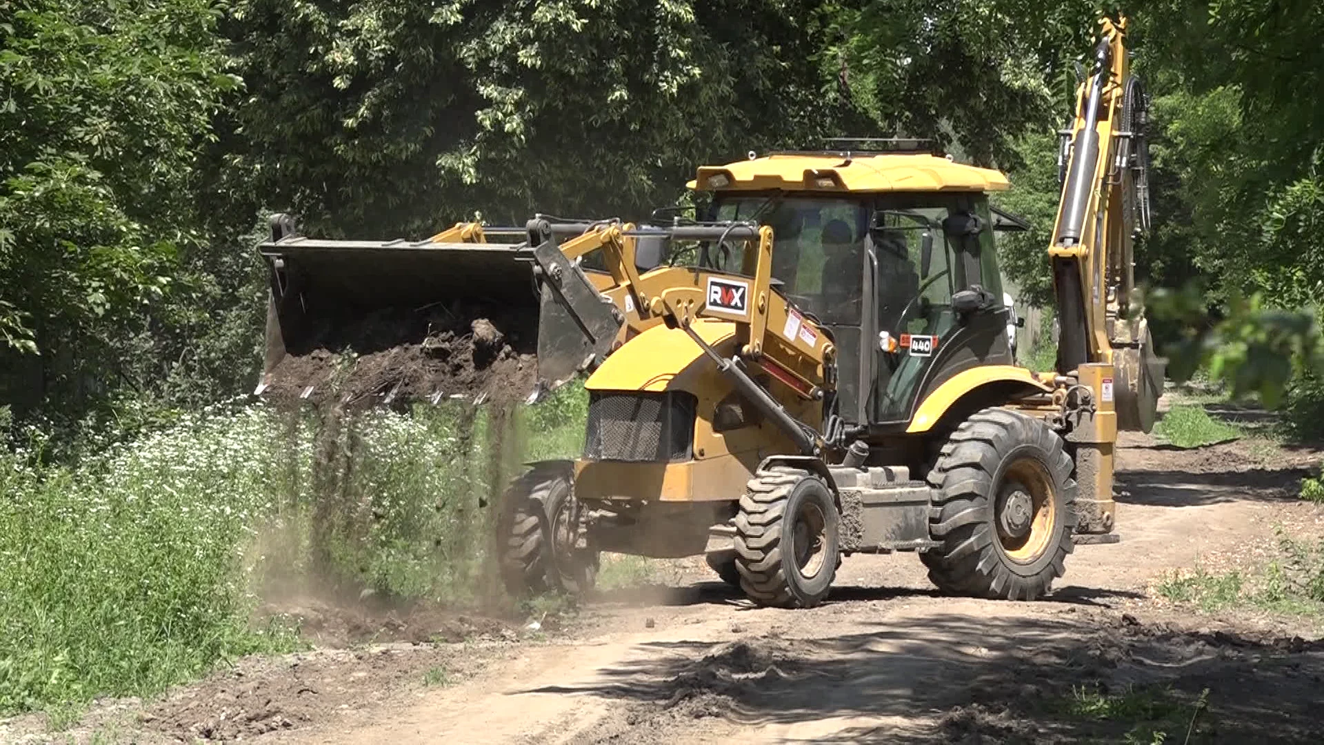 Специалисты из Иркутской области помогают подшефному городу в ЛНР