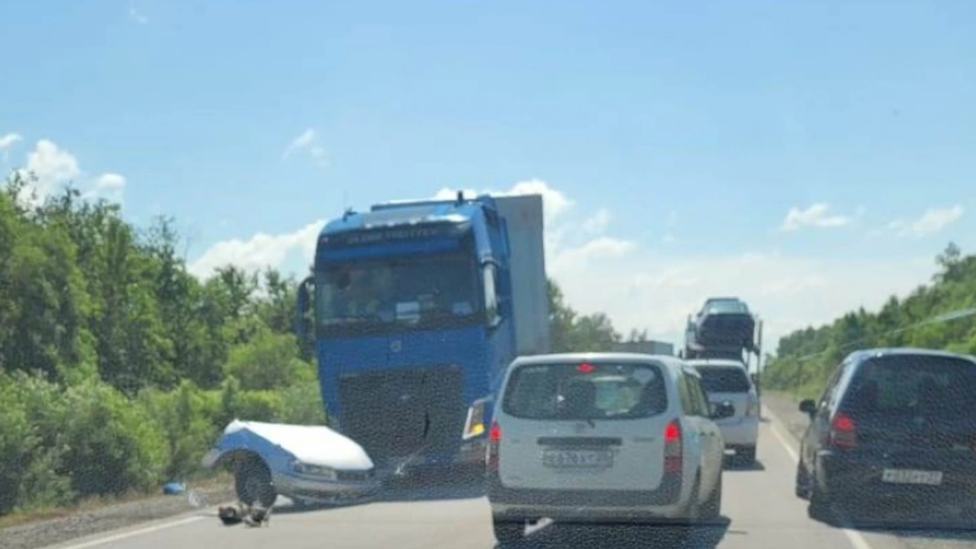 Гибель двух человек после неудачного обгона попала на видео