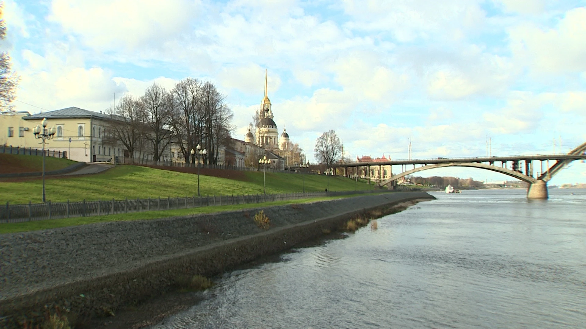 В Рыбинске закрыли движение по мосту через Волгу