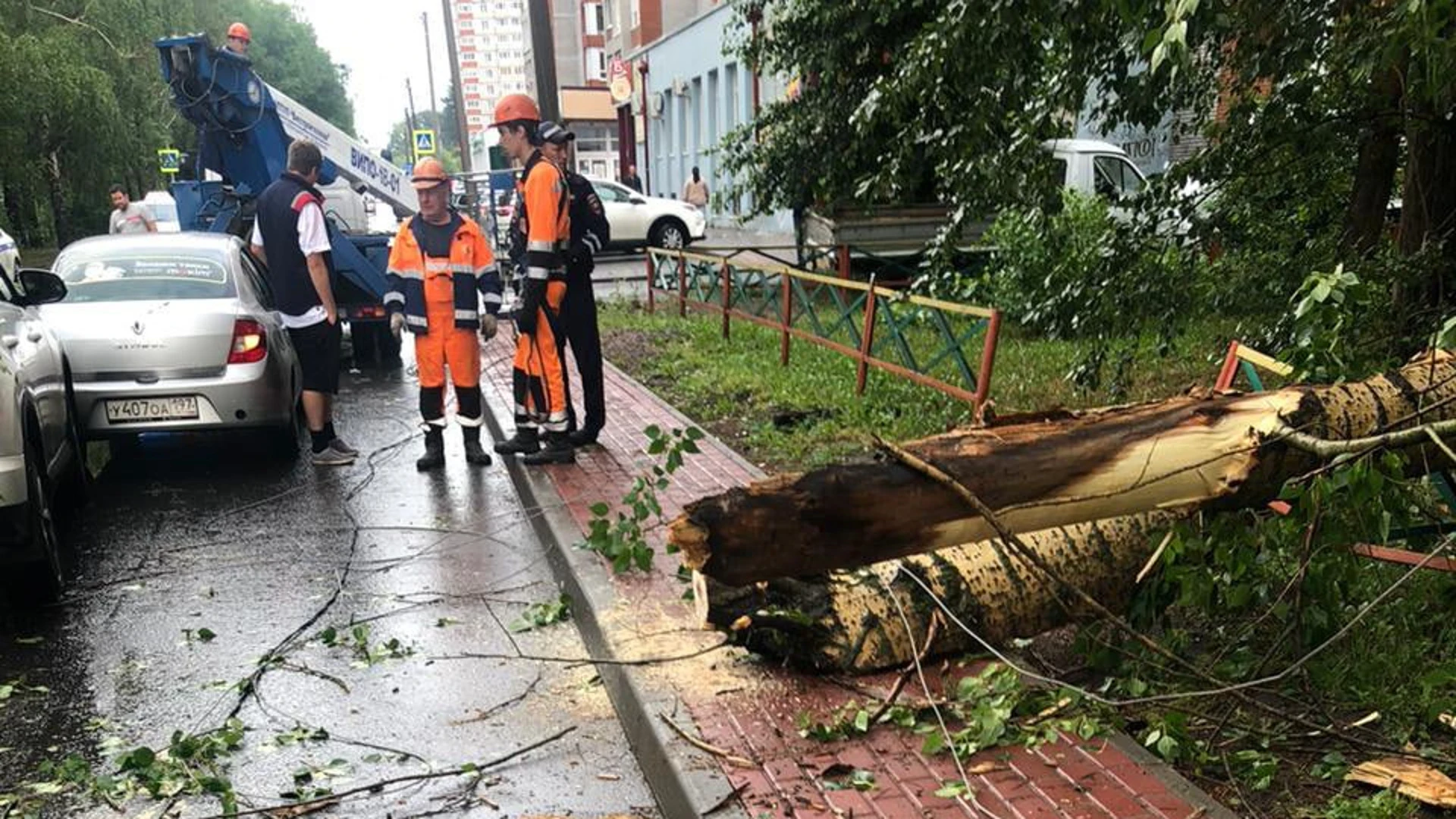 В Томске устраняют последствия непогоды